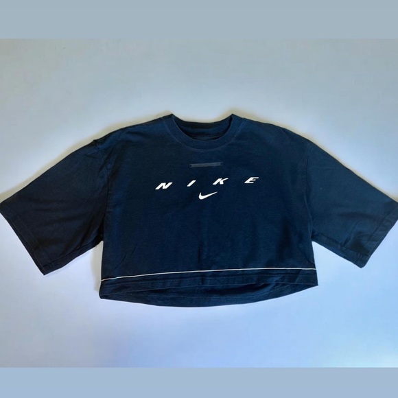 Nike Crop Top - Picture 3 of 5